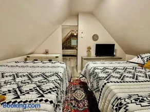 Miami Beach Villas NJ Loft Style Cottage - Image 2