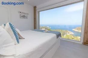 Stunning villa with panoramic ocean views - Image 1