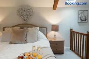 Rose End Cottage, a Luxury Getaway - Image 1