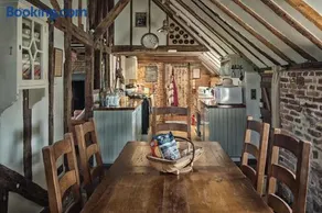 Coldharbour Cottage with Hot Tub - Image 4