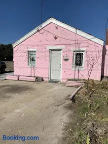 Pink Flamingo at the Beach cottage - Image 4