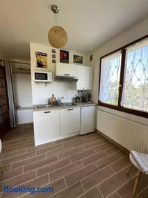 Appartement dans un ecrin de verdure terrasse privee - Image 4
