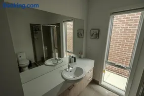 Ari Luxe Retreat - Image 3