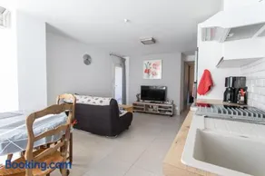 L'écureuil climatisé en centre ville d'Embrun dans "La vieille maison" - Image 1