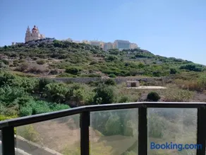 Pink Fairy Paradise Penthouse, 10mins from the beach - Image 2