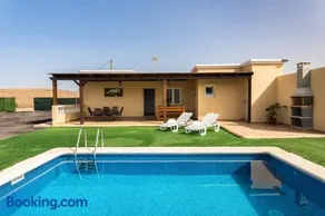 Ruhige Villa Ralue mit Pool, Terrasse und Garten - Image 2