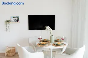 Premium-Apartment mit Balkon - Perfekt für Familien, Gruppen und Geschäftsreisende - ZAYA STAYS - Image 5