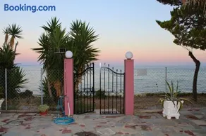 Holiday Home Sea Front - Image 3