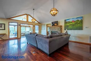 Mountain View/Jacuzzi/ Fire pit/ close to downtown - Image 5