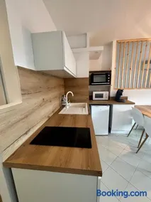 Studio with access to pool - Image 5