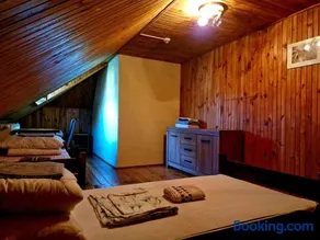 Hostel Domek Ogrodnika przy Muzeum w Przeworsku Zespole Pałacowo - Parkowym - Image 1