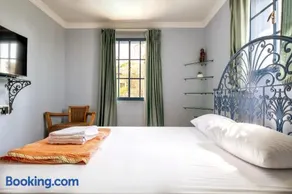 Rebeca's Golan Getaway - Image 2
