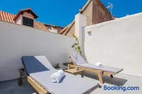 Cindro Apartment with Terrace - Image 3