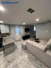 Entire Apartment in Oak Park, IL - Image 3