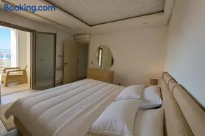 Luxury 2BR Apartment Private Jacuzzi 10mins From Airport - Image 4