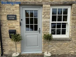 Wishbone Cottage In The Cotswolds - Image 2
