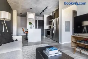 W Loop 1BR w Gym Pool nr Fulton Mkt CHI-289 - Image 3