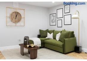 Conveniently Situated - Luxuriously Furnished! - Image 5