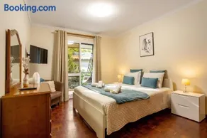 Charming Apartment in Funchal with Balcony and View - Image 2