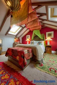 Adore Portugal Coimbra Guest House - Image 2
