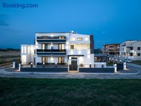Grand Wave Luxury Suites - Image 2