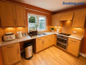 Huge 4 Bed Luxury Detached Home Near Derby City Centre with Huge Parking - Image 3