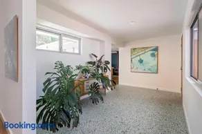 Family Retreat, near beach & town - Image 4