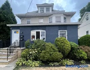 Cozy 3BR Apartment with Private Entry & Parking in Elizabeth, NJ - Image 3