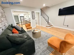 Contemporary Upscale 3BDR Home at Popular H Street Corridor Parking Included Free Cancellation - Image 1