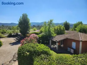 Maison accueillante avec jardin et piscine partagée à Grospierres - Image 2