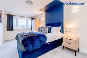 Immaculate 3 Bed House - Stunning Balcony Views - Image 4