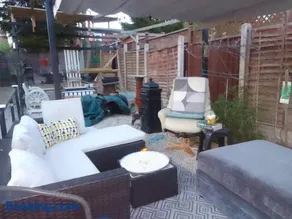 Cozy 2-bedroom Bungalo, 3 beds, free parking and garden - Image 4