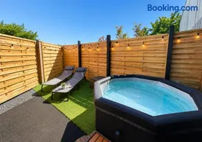 Loft Spa & Jacuzzi - Image 1