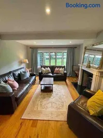 Picturebook cottage on prestigious polo estate - Image 4