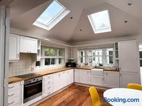 Shelbourne Cottages by RDS&AVIVA - Image 1