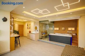 Himalayan Heights Penthouse - Image 4