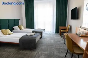 Green Hotel - Image 5