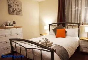 Stratton Cottage Guesthouse - Image 1