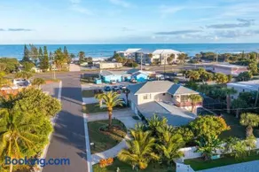 SAND CASTLE-Fun For Big Groups-Walk to Beach, Heated Pool, Lanai - Image 1