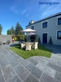 Inch View Lodge - Image 5