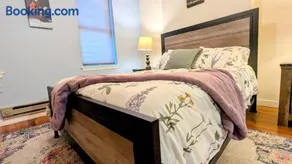 Relaxing Rustic Oasis, Unit A - 6 minute walk to Downtown! Pet-friendly & Cyclists Welcome! - Image 2