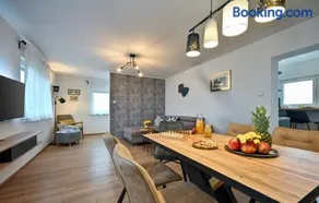 Holiday Home Tilia - pool & view - Image 4