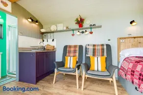 The Big Cwtch Shepherd's Hut - Image 2