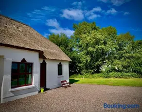 Cottage 33 Old Killarney Village Killarney V93K66X 4 King Beds Sleeps 8 Sharing - Image 5