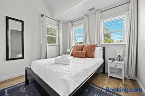 3BR 2BA Derby Home Walk to Churchill Free Parking - Image 5
