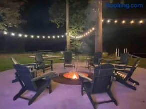 Creek side getaway, kayaks, hot tub and fire pit - Image 2