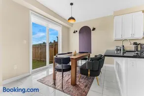 Spacious Family Getaway Near Nature & Dining - Image 1