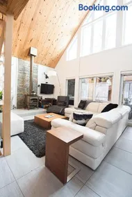 Chalet de luxe Équinoxe - bord de l'eau avec Spa - Image 1