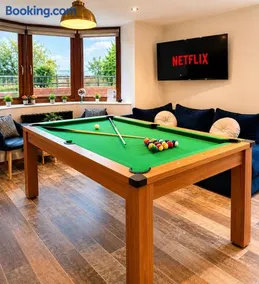 Luxury 4BR En-suite Lodge Business Stays with Parking - Image 3