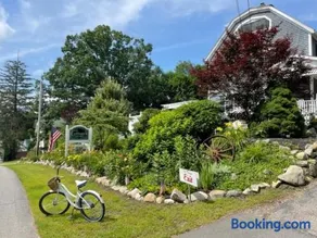 Cottage 1-2 -2 Bedroom 1 Bath End Unit with Kitchenette Private Courtyard Pet Friendly fee applies - Image 2